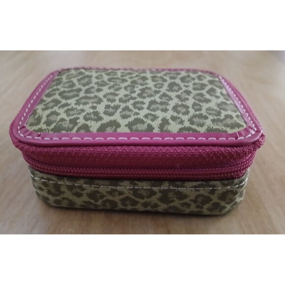 Fossil Travel Pill Case Organizer 8-Day Compartments Zipper Leopard Print NEW - Picture 7 of 10